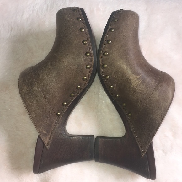 Dansko Brown Distressed Clogs Mules Heels - Picture 6 of 11
